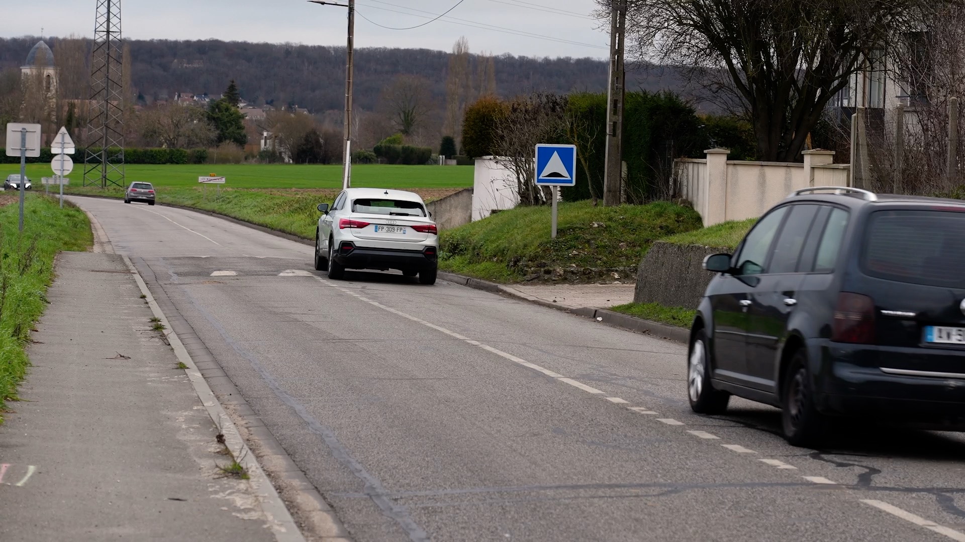 Une image contenant plein air, véhicule, Véhicule terrestre, route
Description générée automatiquement